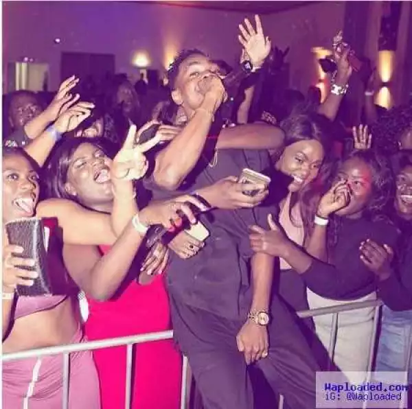 Photos: See How Patoranking was Protecting His Manhood in the Presence of Female Fans in Australia 